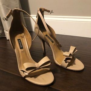 Kay Unger beige heels